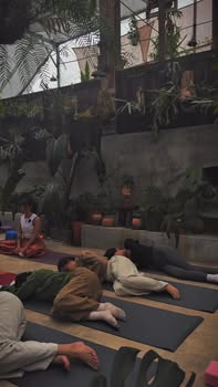 [???] Châu Hiền (Thiên Quang) – ACRO YOGA TEACHER ? Top1Yoga ??‍♀️  Buổi Workshop Yoga & Singing Bowls – “Cởi Mở” do nhà #Thông_Yoga tổ chức. 
 Đem hương liệu mới lạ và mát lạnh từ Đà Lạt của hai giáo viên cute và chất lừ  , shares-0✔️ , likes-14❤️️ , date-2025-08-31 00:48:21????????