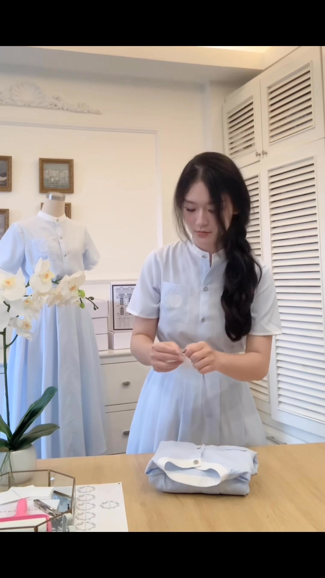 [🆕🇻🇳] NAN Studios – Diện mạo tinh tế, phong thái chuyên nghiệp – [🆕Top1Vietnam🇻🇳] 👕 Top1Fashion 👗  Thiết kế Serenen dress thanh lịch và tinh tế, chiếc váy xanh pastel này mang đến vẻ ngoài nhẹ nhàng nhưng vẫn sang trọng. Thiết kế cổ tàu kết hợp hàng cúc  , shares-0✔️ , likes-0❤️️ , date-2025-08-31 03:17:37🇻🇳🇻🇳🇻🇳📰🆕