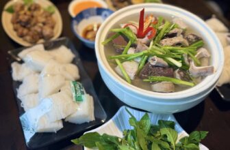 [🆕🇻🇳] Bún đậu LÒNG MÂY  [🆕Top1Vietnam🇻🇳] 🍔 Top1Food  🍜 Xem xong diễu binh 2-9 cả nhà ghé LÒNG MÂY dùng bữa trưa thôi ạ.Bữa trưa nay không cần chuẩn bị vì đã có LÒNG MÂY lo. Kính mời cả nhà ghé quán dùng bữa  , shares-0✔️ , likes-9❤️️ , date-2025-09-02 17:19:35🇻🇳🇻🇳🇻🇳📰🆕