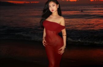 [🆕🇻🇳] Firefly Studio 👕 Top1Fashion 👗   “Where elegance meets the waves.”ROUGE DRESS ôm trọn đường cong cùng sắc đỏ quyến rũ, kết hợp với thiết kế trễ vai tinh tế – hòa cùng ánh hoàng hôn  đầ , shares-6✔️ , likes-28❤️️ , date-2025-09-04 19:35:56🇻🇳🇻🇳🇻🇳📰🆕