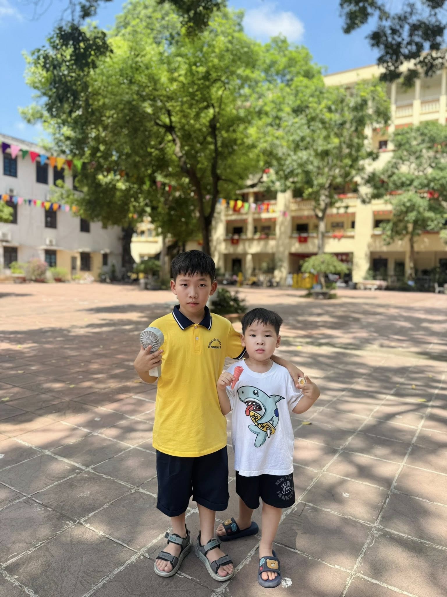 [🆕🇻🇳]  Mỹ Linh Thời Trang TRẺ EM – BIA A CHÍ Quán 🧑‍🧒❤️️👶⭐️ Sinh viên lớp 4 và sinh viên 5 tuổi đi khai giảng 
 , shares-0✔️ , likes-126❤️️ , date-2025-09-05 18:57:01🇻🇳🇻🇳🇻🇳📰🆕