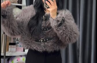 [🆕🇻🇳] TIỆM BÀ PÉ by Quynh Anh 👕 Top1Fashion 👗  Định mai live 1 ca thanh lý pass đồ. Mà nay siêng em chụp vài ảnh. Lúc live bà nào cũng hỏi áo khoác. Khi up lại ko ai nói gì. Em tứccccc , shares-0✔️ , likes-0❤️️ , date-2025-08-30 22:49:16🇻🇳🇻🇳🇻🇳📰🆕