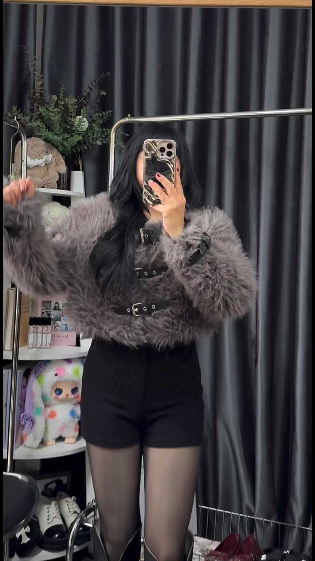 [🆕🇻🇳] TIỆM BÀ PÉ by Quynh Anh 👕 Top1Fashion 👗  Định mai live 1 ca thanh lý pass đồ. Mà nay siêng em chụp vài ảnh. Lúc live bà nào cũng hỏi áo khoác. Khi up lại ko ai nói gì. Em tứccccc , shares-0✔️ , likes-0❤️️ , date-2025-08-30 22:49:16🇻🇳🇻🇳🇻🇳📰🆕