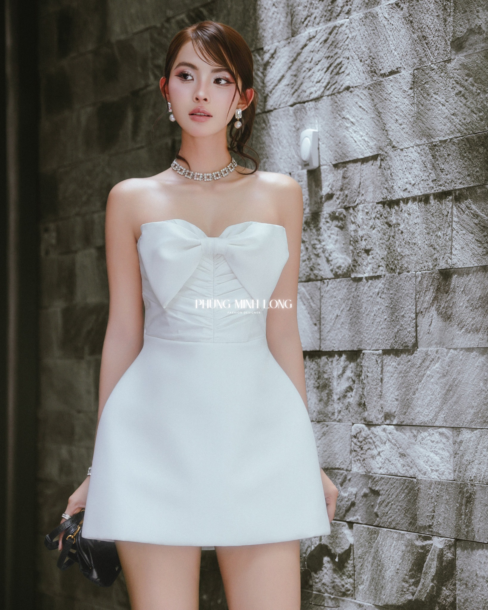 [🆕🇻🇳] PHÙNG MINH LONG 👕 Top1Fashion 👗  Em không cần nổi bật.
Chỉ cần đúng phom, đúng váy, đúng dáng người em yêu.
Một chiếc cúp ngực vừa vặn, corset nhẹ ôm eo.
Dịu dàng thôi, nhưng đủ khiến ngườ , shares-1✔️ , likes-5❤️️ , date-2025-09-04 18:50:35🇻🇳🇻🇳🇻🇳📰🆕