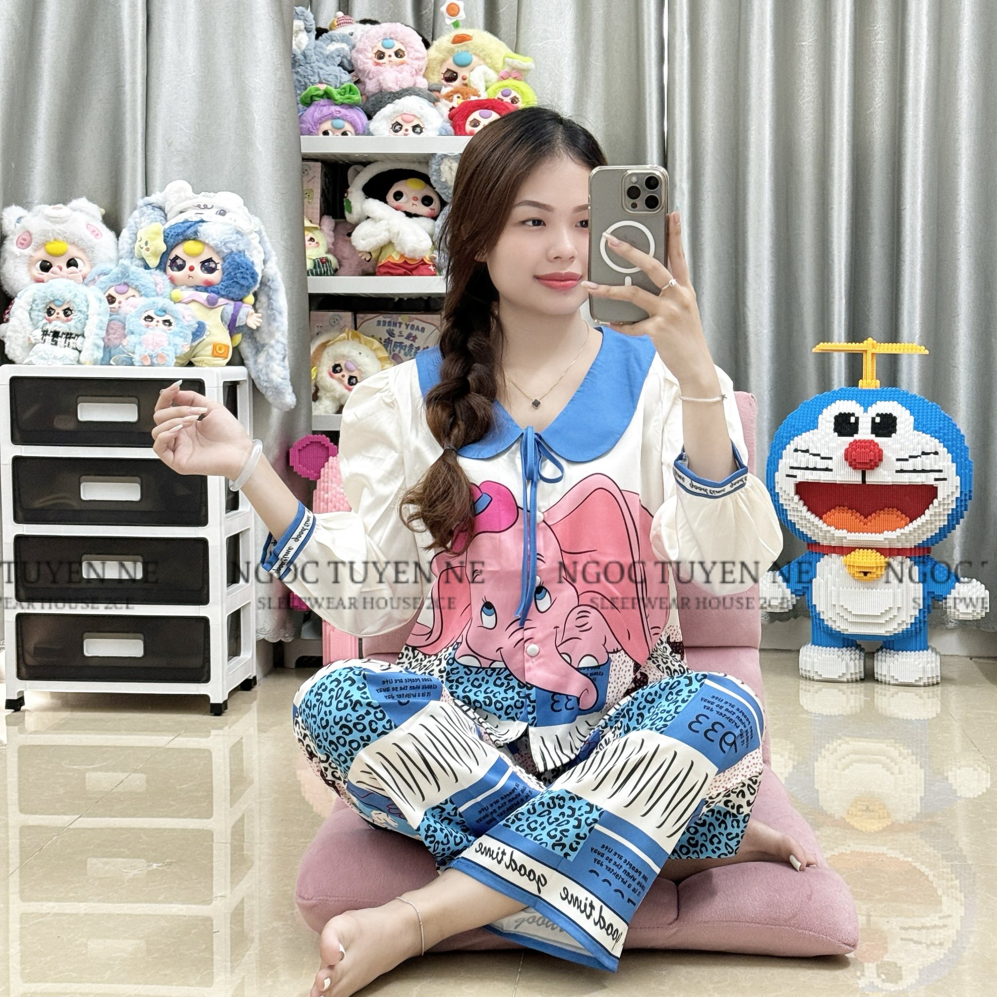 [🆕🇻🇳] Ngọc Tuyền Nè – Pijama Cao Cấp 2CE 👕 Top1Fashion 👗  Vải 𝐋𝐚𝐭𝐢𝐧 ,thiết kế ,cổ sen from nhỏ xíu cưng lắm
From  đẹp- Mịn- sang
Size: 58kg đổ lại
Chốt ib em giữ mẫu đẹp cho mấy chế nè
, shares-1✔️ , likes-4❤️️ , date-2025-09-03 02:17:35🇻🇳🇻🇳🇻🇳📰🆕