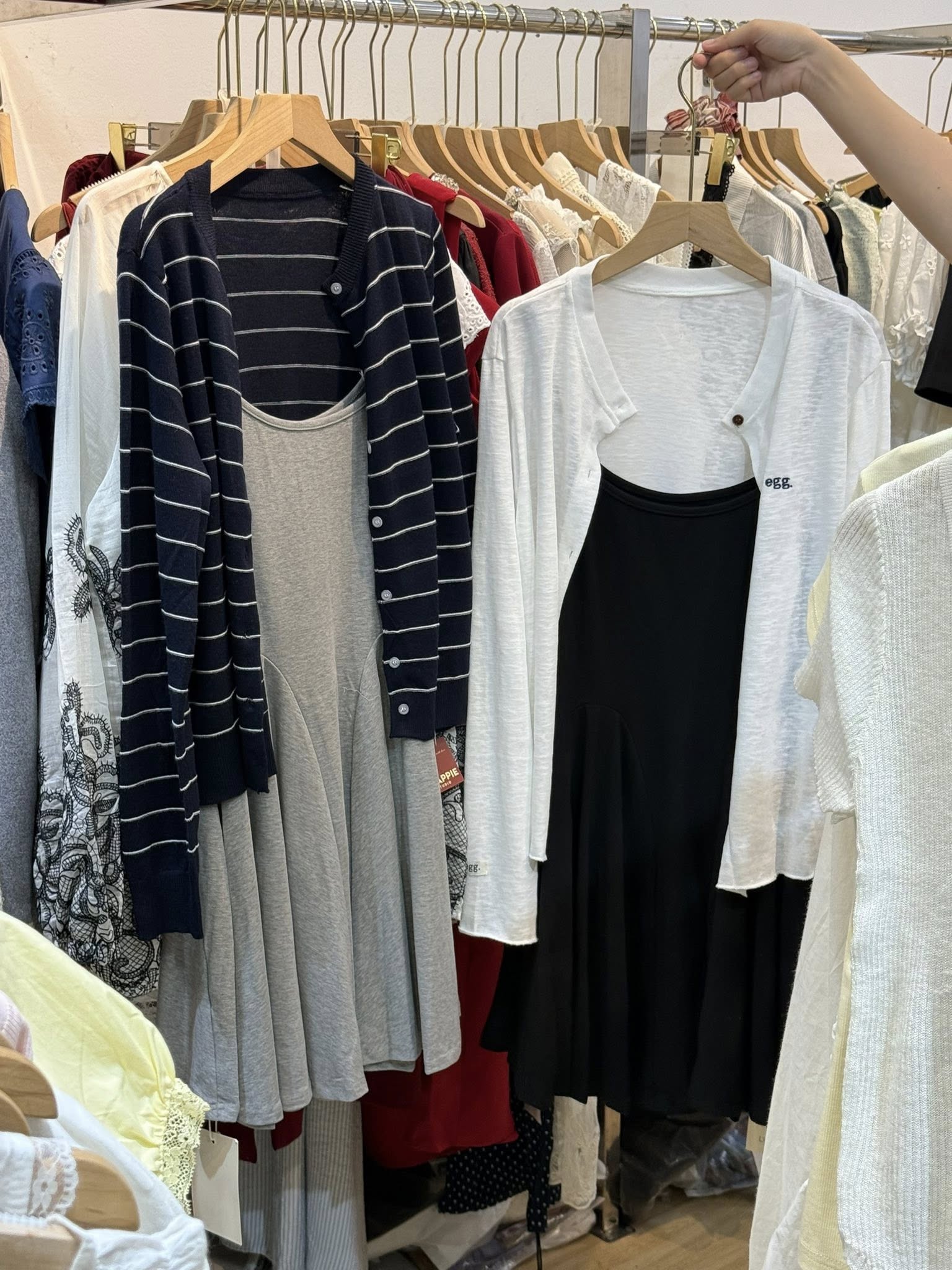 [🆕🇻🇳] Chappie  Cửa hàng quần áo 👕 Top1Fashion 👗  𝐍𝐄𝐖 𝐀𝐑𝐑𝐈𝐕𝐀𝐋𝐒 𝐔𝐏𝐃𝐀𝐓𝐄
Mùa này mặc đầm vs cadigan xinh lắm các bác ơi
Đầm vs cadigan chappie nhiều lém nha
, shares-0✔️ , likes-2❤️️ , date-2025-09-06 04:06:05🇻🇳🇻🇳🇻🇳📰🆕