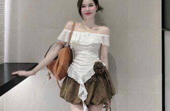 [🆕🇻🇳] Germie – Thời Trang Thiết Kế 👕 Top1Fashion 👗   SET ÁO TRỄ VAI REN BÈO + CHÂN VÁY PHỒNG ĐÍNH HOAGiá: 210.000 đ / Set – Mã G215
Áo trễ vai ren bèo quyến rũ, tôn bờ vai mảnh mai.
Chân váy phồng điểm  , shares-2✔️ , likes-16❤️️ , date-2025-09-04 18:12:49🇻🇳🇻🇳🇻🇳📰🆕