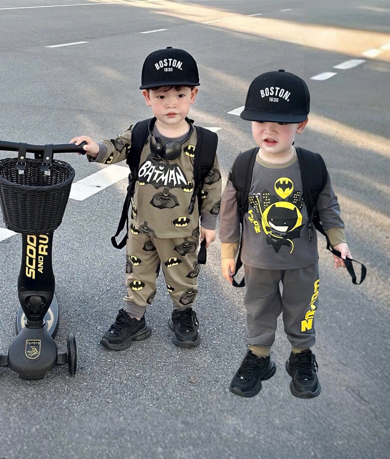 [🆕🇻🇳]  Ổ của Nhím – Chuyên thời trang – phụ kiện cho bé yêu 🧑‍🧒❤️️👶⭐️ Chắc chắn bé trai nào cũng thích, em cất luôn cho mấy đứa cháu rồi. 

SET 2B BATMAN DÀI TAY CHO BÉ
Set cotton 4c xịn quá rẻ các mẹ ơi .
Batman bé nào cũng  , shares-0✔️ , likes-3❤️️ , date-2025-09-05 21:57:50🇻🇳🇻🇳🇻🇳📰🆕