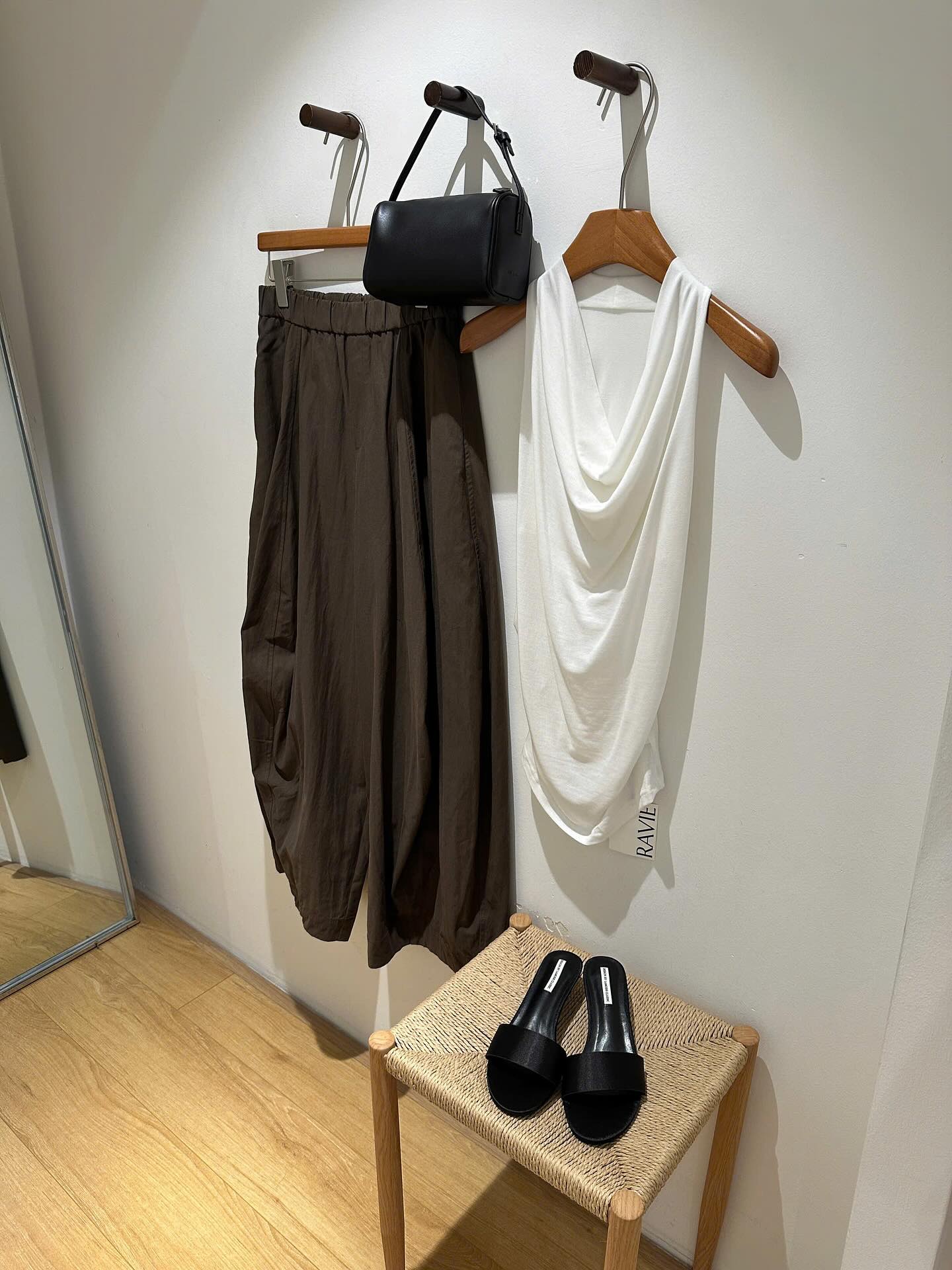 [🆕🇻🇳] Ravïe studios 👕 Top1Fashion 👗  Brownie Set
Tone màu ấm áp chuẩn bị cho mùa thu đông  Cân mọi cơn gió mùa bất chợt là có đồ xinh diện luôn các bác ơi𝖠𝗏𝖺𝗂𝗅𝖺𝖻𝗅𝖾 𝗂𝗇 𝗌𝗍𝗈𝗋𝖾
______________ , shares-0✔️ , likes-0❤️️ , date-2025-09-08 22:40:57🇻🇳🇻🇳🇻🇳📰🆕