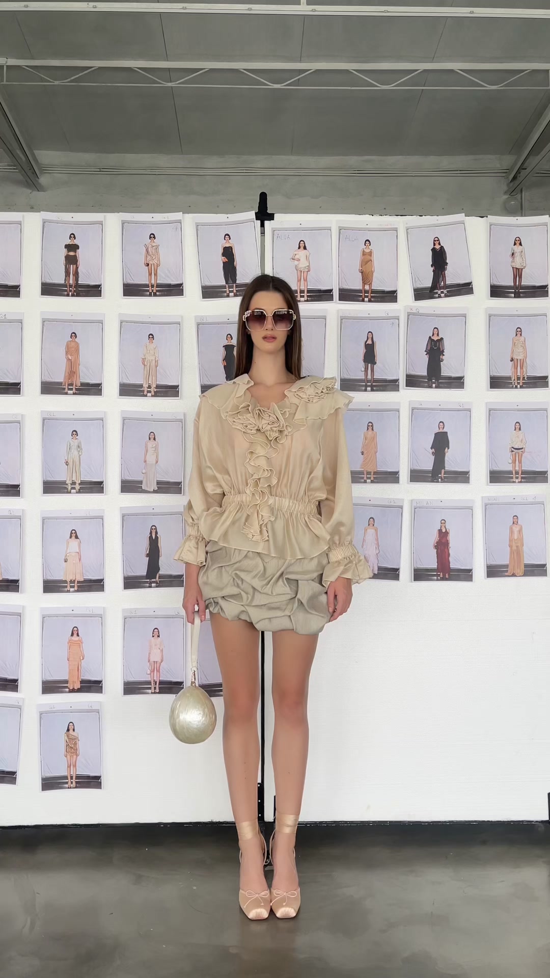 [🆕🇻🇳] MUST HAVE 👕 Top1Fashion 👗  𝐍𝐄𝐖 𝐖𝐄𝐄𝐊 – 𝐍𝐄𝐖 𝐌𝐎𝐎𝐃Scan your fit with the Ruffled V-Neck Blouse and 3D Mini Skirt, a soft clash of volume and finesse.Style it your way!#musthave #to , shares-0✔️ , likes-0❤️️ , date-2025-09-09 22:02:03🇻🇳🇻🇳🇻🇳📰🆕