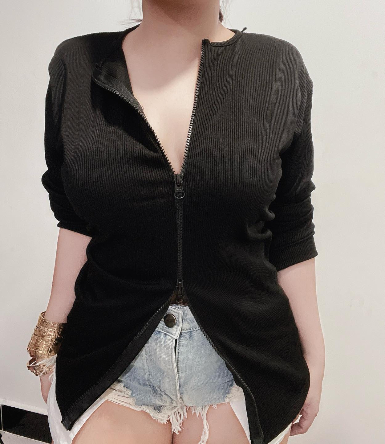 [🆕🇻🇳] KAD Design 👕 Top1Fashion 👗  𝐌𝐨𝐨𝐧𝐥𝐢𝐠𝐡𝐭 𝐄𝐥𝐞𝐠𝐚𝐧𝐜𝐞
Khi ánh đèn tiệc lung linh, nàng chính là tâm điểm.
BST đầm tiệc Kad – kiêu sa nhưng không phô trương, thanh lịch mà đầy cuốn hút.
_____ , shares-0✔️ , likes-24❤️️ , date-2025-09-08 16:32:45🇻🇳🇻🇳🇻🇳📰🆕