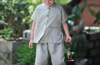 [🆕🇻🇳] Yi Closet Bán nét hồn nhiên, tặng kèm trang phục 🧑‍🧒❤️️👶⭐️
Bà ba xanh phớt nhẹ nhàng mặc lên tôn da sáng sủa rạng ngời .
Trang phục phù hợp cho cả bé trai và bé gái từ 10-25kg ạ.
, shares-0✔️ , likes-5❤️️ , date-2025-09-07 19:31:21🇻🇳🇻🇳🇻🇳📰🆕