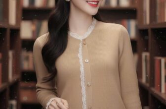 [🆕🇻🇳] Đẹp Shop 👕 Top1Fashion 👗  ÉLÉGANCE DOUCE – NGỌT NGÀO & THANH LỊCHDS6687 mang đến một bản phối kinh điển và sang trọng: cardigan be nhẹ nhàng kết hợp chân váy xếp ly đen huyền bí. , shares-0✔️ , likes-2❤️️ , date-2025-09-08 02:50:04🇻🇳🇻🇳🇻🇳📰🆕