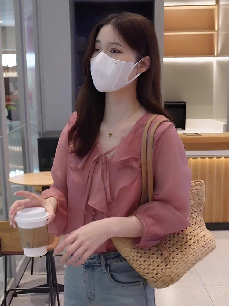 [🆕🇻🇳] May By May Dress Thời trang thiết kế – Sản xuất tại Việt Nam 👕 Top1Fashion 👗   Hồng Phấn Dịu Dàng – Một Chút Gió Mùa Thu Trên Vai Áo
Có những dáng vẻ không cần lên tiếng, vẫn đủ sức khiến người ta ngoái nhìn. Như chiếc áo này – chất  , shares-0✔️ , likes-4❤️️ , date-2025-09-08 23:57:09🇻🇳🇻🇳🇻🇳📰🆕