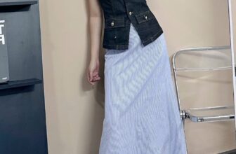 [🆕🇻🇳] Kami Clothing 👕 Top1Fashion 👗   Chân váy mới về xinh xỉu các nàng ơi
Chân váy sọc xanh dáng A nhẹ nhàng, chất vải mát mịn dễ chịu, cực kỳ dễ phối đồ. Lên outfit vừa thanh lịch vừa trẻ t , shares-0✔️ , likes-3❤️️ , date-2025-09-10 17:30:30🇻🇳🇻🇳🇻🇳📰🆕