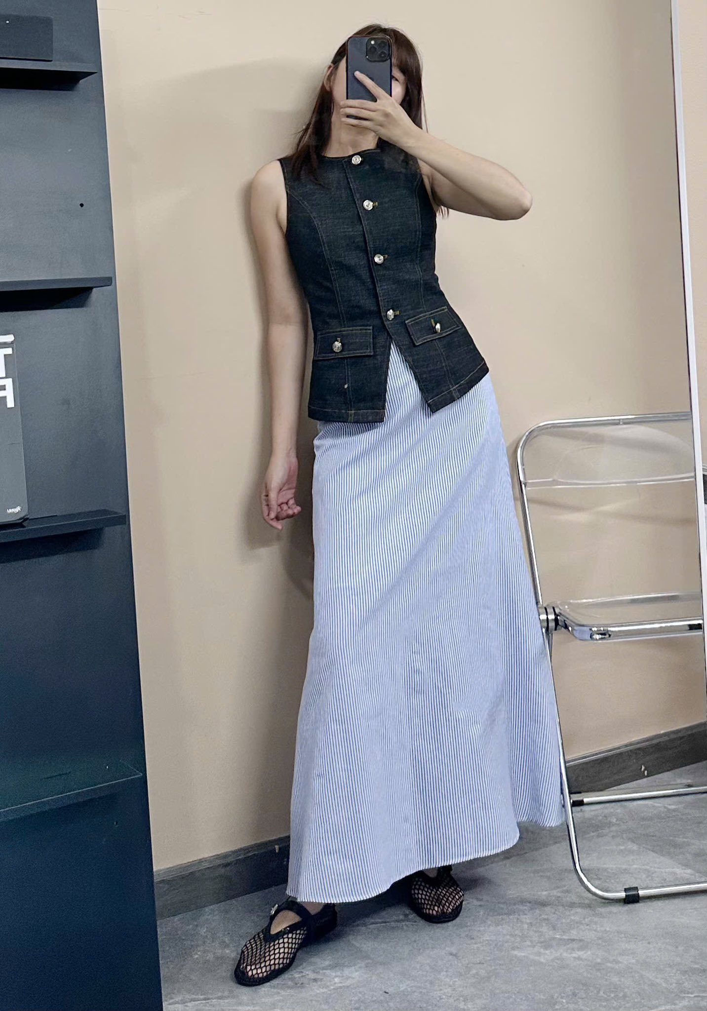 [🆕🇻🇳] Kami Clothing 👕 Top1Fashion 👗   Chân váy mới về xinh xỉu các nàng ơi
Chân váy sọc xanh dáng A nhẹ nhàng, chất vải mát mịn dễ chịu, cực kỳ dễ phối đồ. Lên outfit vừa thanh lịch vừa trẻ t , shares-0✔️ , likes-3❤️️ , date-2025-09-10 17:30:30🇻🇳🇻🇳🇻🇳📰🆕