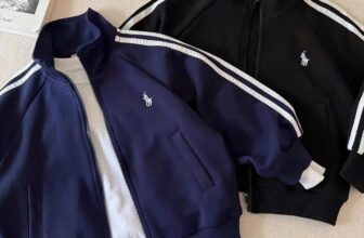 [🆕🇻🇳]  Xưởng Orange Kid – Cửa hàng quần áo trẻ em 🧑‍🧒❤️️👶⭐️ Gom 5 ngày trả hàng
Mát trời em gom áo khoác dày dặn cho bé yêu.
Các mẹ sắm sớm cho rẻ. Tối ra ngoài se lạnh là mặc được r.
#1xxk/ áo
Form áo cover chu , shares-1✔️ , likes-70❤️️ , date-2025-09-09 15:37:34🇻🇳🇻🇳🇻🇳📰🆕