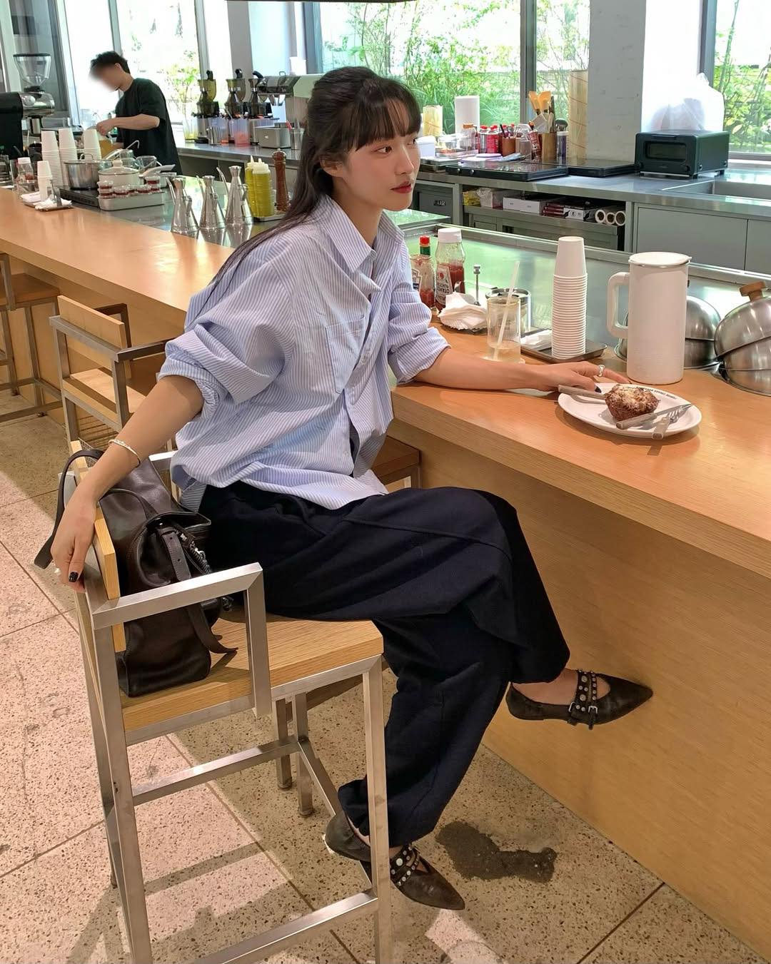 [🆕🇻🇳] Mushie Studio 👕 Top1Fashion 👗  Xu hướng áo sơ mi sọc chưa bao giờ bị lãng quên, Mushie luôn tìm kiếm những hoạ tiết vải lạ mắt, hay ho để đưa vào tủ đồ của bạn và 𝐌 𝐒𝐭𝐫𝐢𝐩𝐩𝐞𝐝 𝐒𝐡𝐢𝐫𝐭 là một , shares-1✔️ , likes-11❤️️ , date-2025-09-08 17:22:50🇻🇳🇻🇳🇻🇳📰🆕