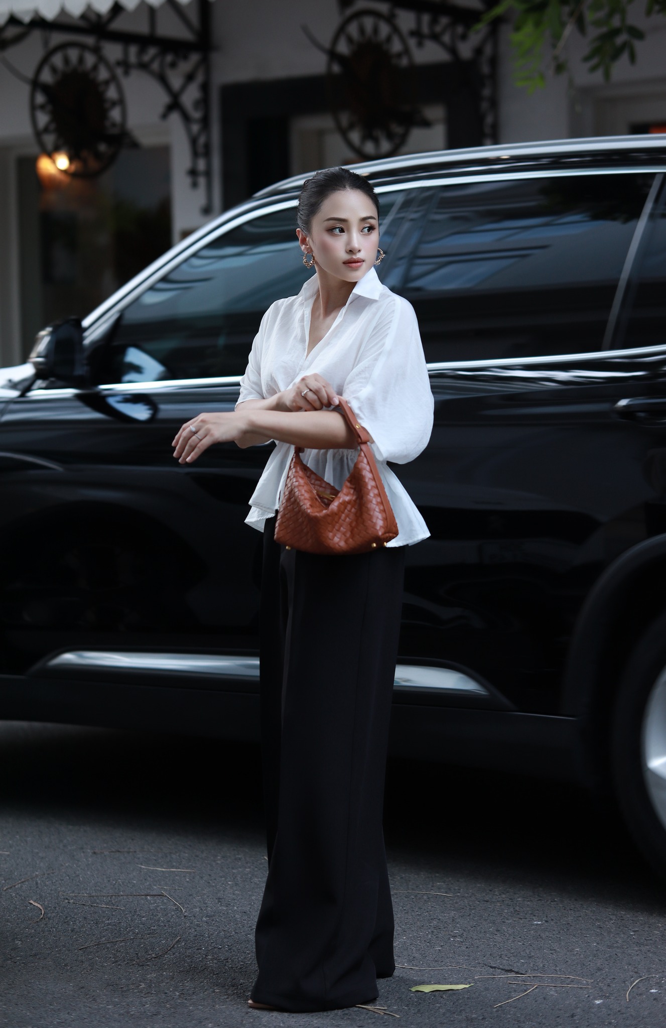 [🆕🇻🇳] Sagva  – Thời Trang Thiết Kế Cho Các Chị Đẹp Tỏa Sáng 👕 Top1Fashion 👗  𝙒𝙝𝙞𝙩𝙣𝙚𝙮  –  mẫu áo sơ mi mang đậm tinh thần minimalism mà mỗi cô gái đều nên có trong tủ đồ
– đơn giản, thanh lịch và dễ ứng dụng. Thiết kế cổ mở mềm mại, , shares-2✔️ , likes-1❤️️ , date-2025-09-08 20:29:06🇻🇳🇻🇳🇻🇳📰🆕