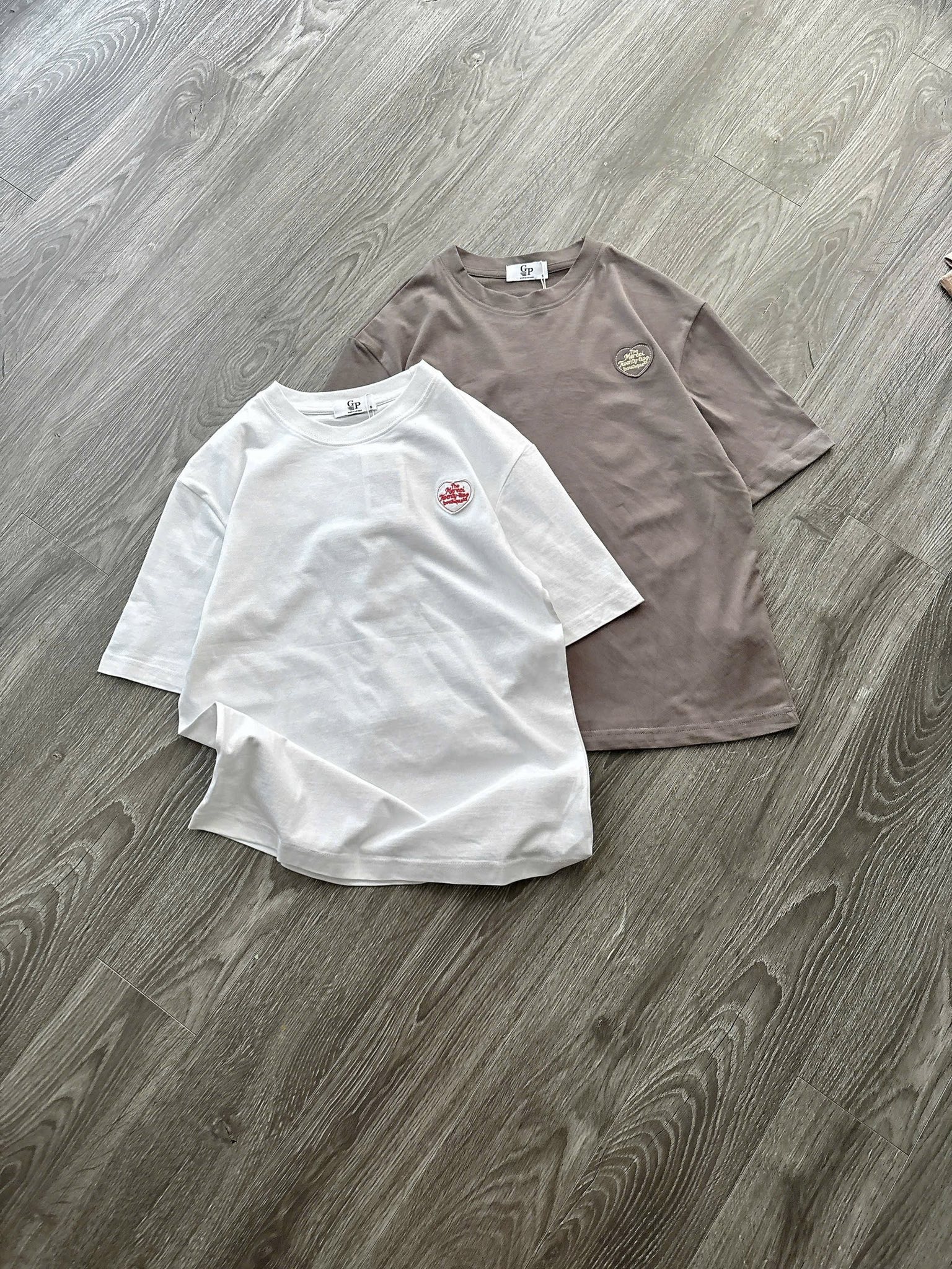 [🆕🇻🇳] Mizu Shop – Cửa hàng quần áo nữ 👕 Top1Fashion 👗  Phông thun GIPThêu đắp trước và sau,e mới test chất ko chê dc đâu ạ
Fom xuông rộng vừa
Màu basic dễ phối đồ
Bảng size:
– S  , shares-0✔️ , likes-3❤️️ , date-2025-09-12 17:30:15🇻🇳🇻🇳🇻🇳📰🆕