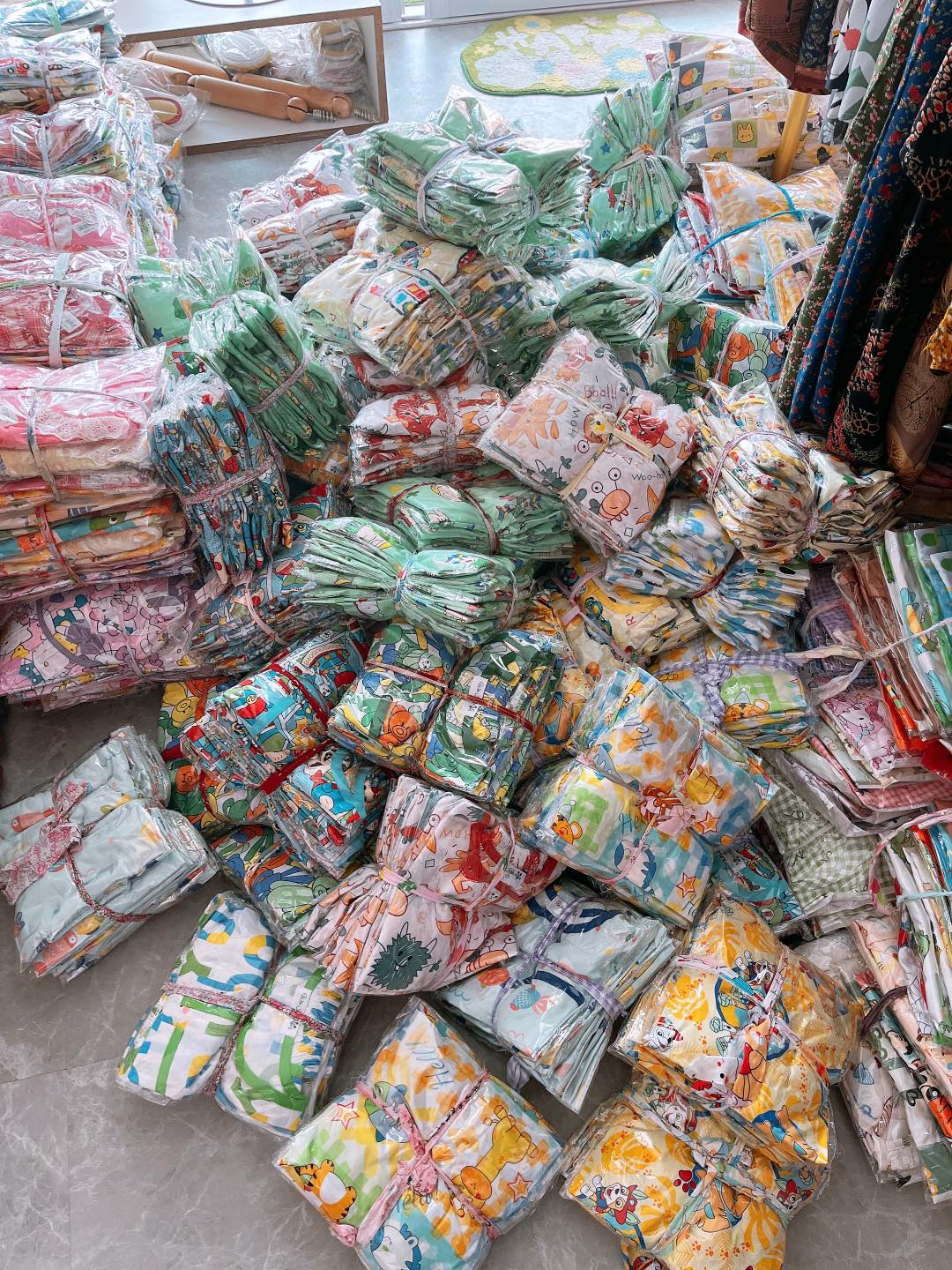 [🆕🇻🇳] Cửa hàng Tole – Lanh 👕 Top1Fashion 👗  Đống này mới là ê hề thiệt sự nè mí bạnEm lên đơn trả khách mẫu SN nhoa . Trộm vía ra Sn mùa mưa mà vẫn dc mấy chị ủng hộ
, shares-0✔️ , likes-2❤️️ , date-2025-09-10 21:23:59🇻🇳🇻🇳🇻🇳📰🆕