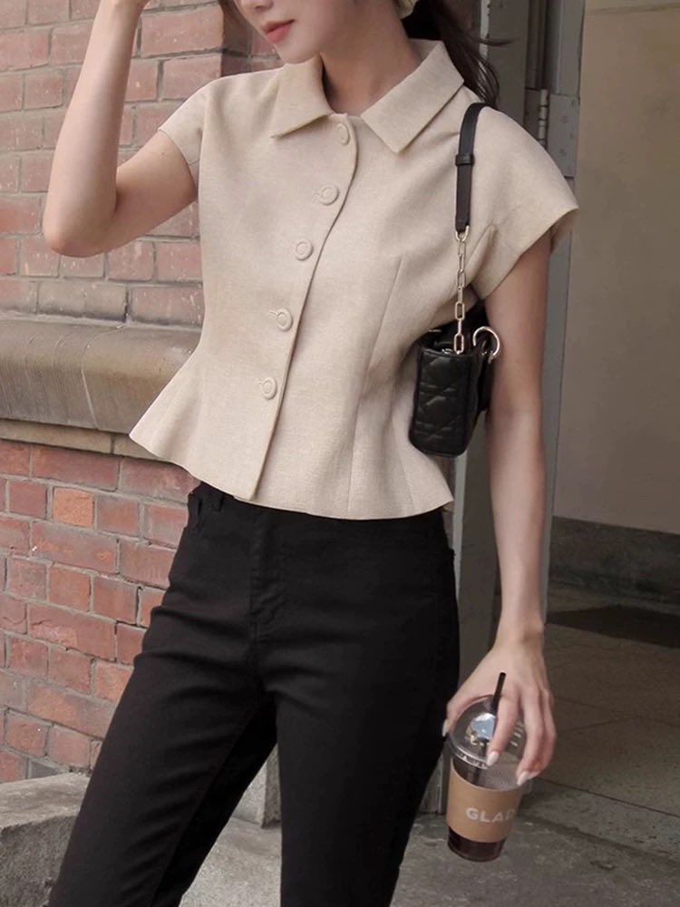 [🆕🇻🇳] Ceci May – Thời trang thiết kế 👕 Top1Fashion 👗  Chiếc áo cổ bẻ dáng peplum nhẹ nhàng, thiết kế tối giản nhưng tinh tế, giúp khéo léo tôn vòng eo và mang lại vẻ thanh lịch sang trọng. Gam màu be nhã nhặn, , shares-0✔️ , likes-2❤️️ , date-2025-09-10 00:00:06🇻🇳🇻🇳🇻🇳📰🆕