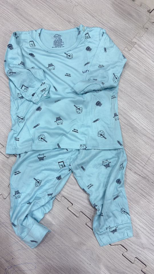 [🆕🇻🇳]  HALLO SHOP MẸ VÀ BÉ Tp.HCM – Phụ Kiện Mẹ và Bé 🧑‍🧒❤️️👶⭐️ Lẻ size e pass nhanh 45k
Combo 3 bộ 110k ạ!
Size 5-15kg tuỳ theo bộ bác nào ưng inbox mẫu cho e nhé!
Chất thun petit mềm mát, co giãn mặc ngủ máy lạnh oke  , shares-0✔️ , likes-0❤️️ , date-2025-09-09 21:45:05🇻🇳🇻🇳🇻🇳📰🆕