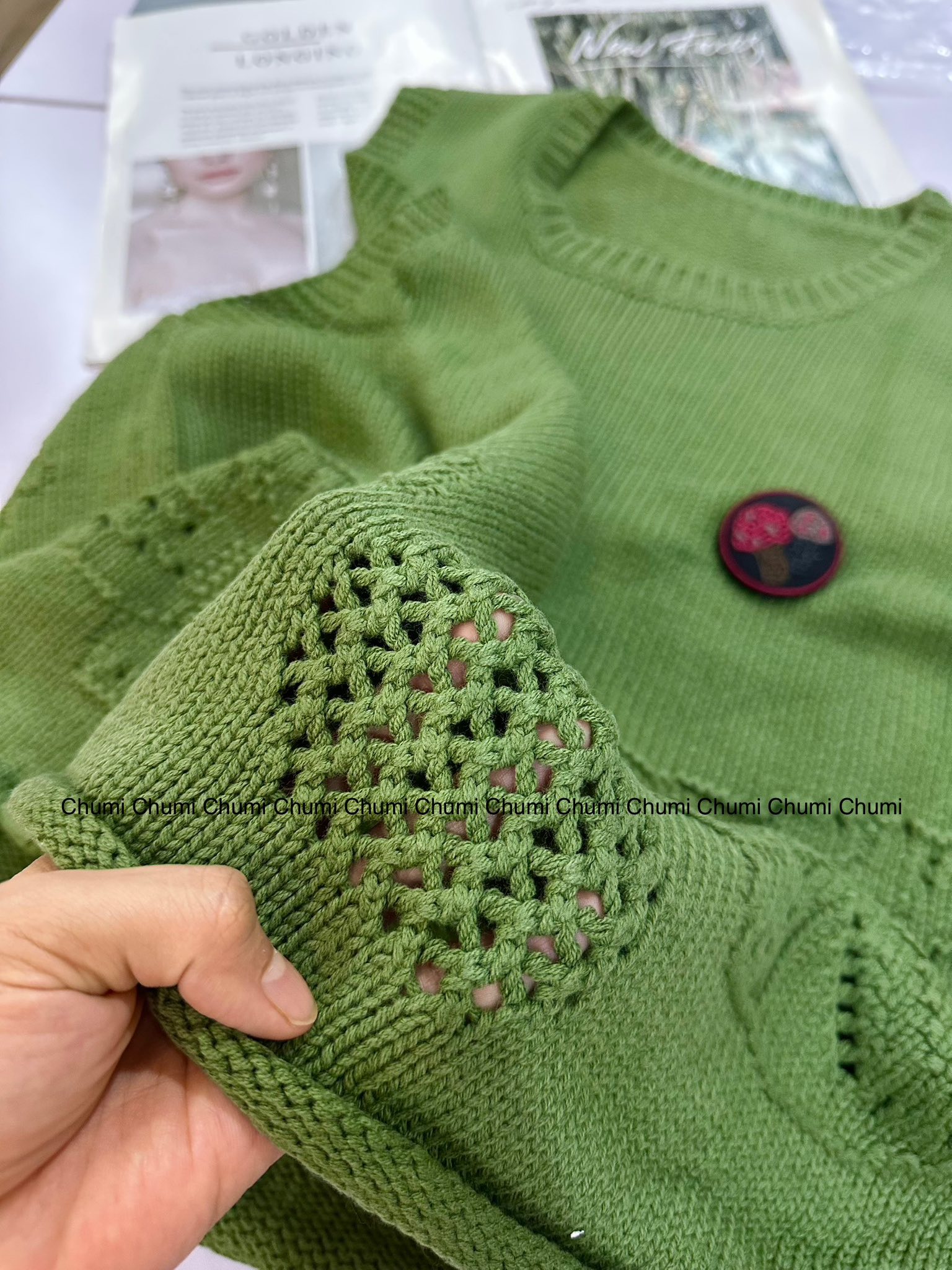 [🆕🇻🇳] Chumi – Chuyên hàng Trung cao cấp 👕 Top1Fashion 👗  Cận chất chiếc ghile dệt hoạ tiết lưới cực kỳ sắc nét
Chất len cotton mềm rũ mịn màng
Cái logo cài có thể tháo ra giặt giũ cho an toàn nha chị
—–
Chumi , shares-4✔️ , likes-90❤️️ , date-2025-09-10 20:44:27🇻🇳🇻🇳🇻🇳📰🆕