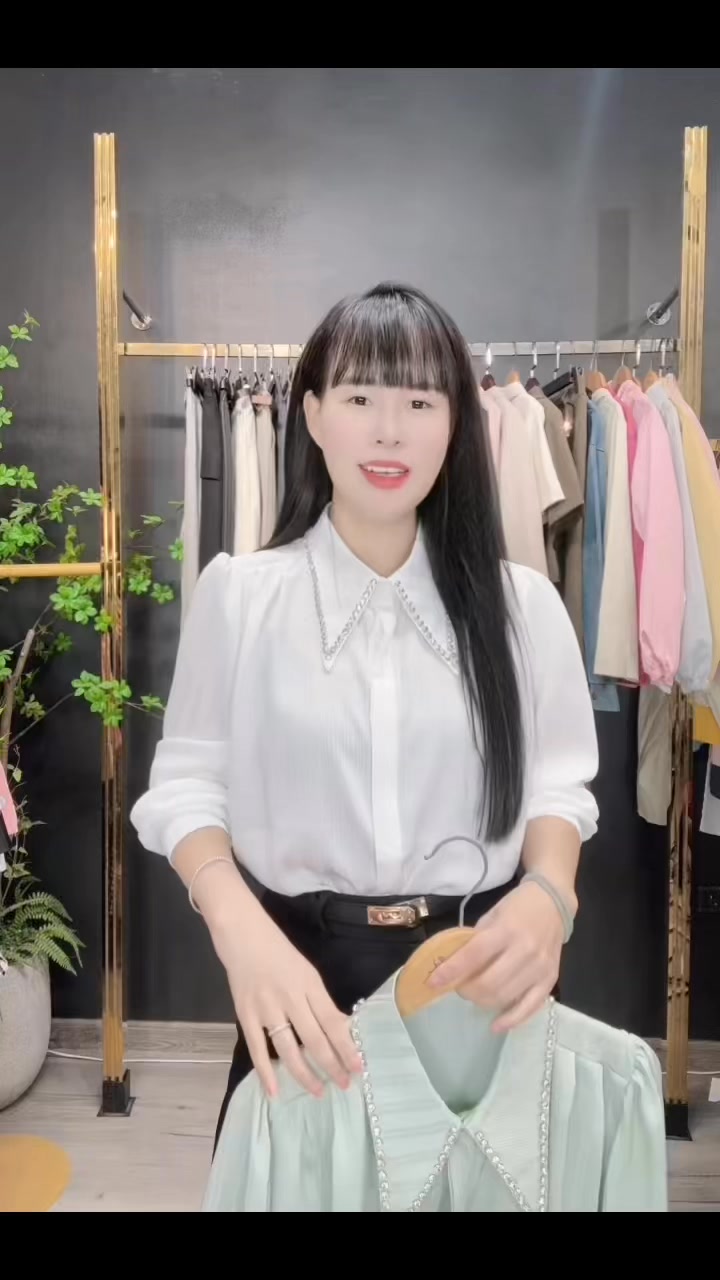 [🆕🇻🇳] Sophie – Thời trang công sở nữ 👕 Top1Fashion 👗  Áo sơ mi công sở ngắn tay – lựa chọn chuẩn thanh lịch cho nàng hiện đại
ÁO GIÁ #199K
—
Cổ bẻ cổ điển, tay ngắn gọn gàng, mang lại sự chỉn chu và chuyên n , shares-2✔️ , likes-4❤️️ , date-2025-09-13 15:29:36🇻🇳🇻🇳🇻🇳📰🆕