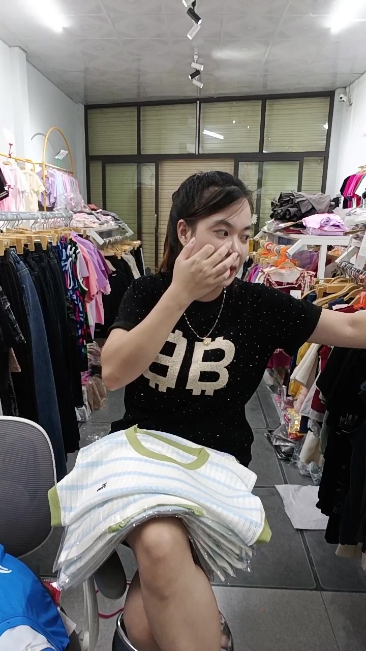 [🆕🇻🇳] Hằng Ốc – Chuyên Sỉ Lẻ Thời Trang  (Ốc) 🧑‍🧒❤️️👶⭐️ Hu1ebft khooo u1ea1aa”},”is_text_only_story”:false,”id”:”UzpfSTEwMDA1NzQxNDIyMDc3MzpWSzo3NDk1Mzg4OTc4NDM2OTk=”},”__module_operation_CometFeedStoryAttache , shares-121✔️ , likes-53❤️️ , date-2025-09-12 03:23:38🇻🇳🇻🇳🇻🇳📰🆕