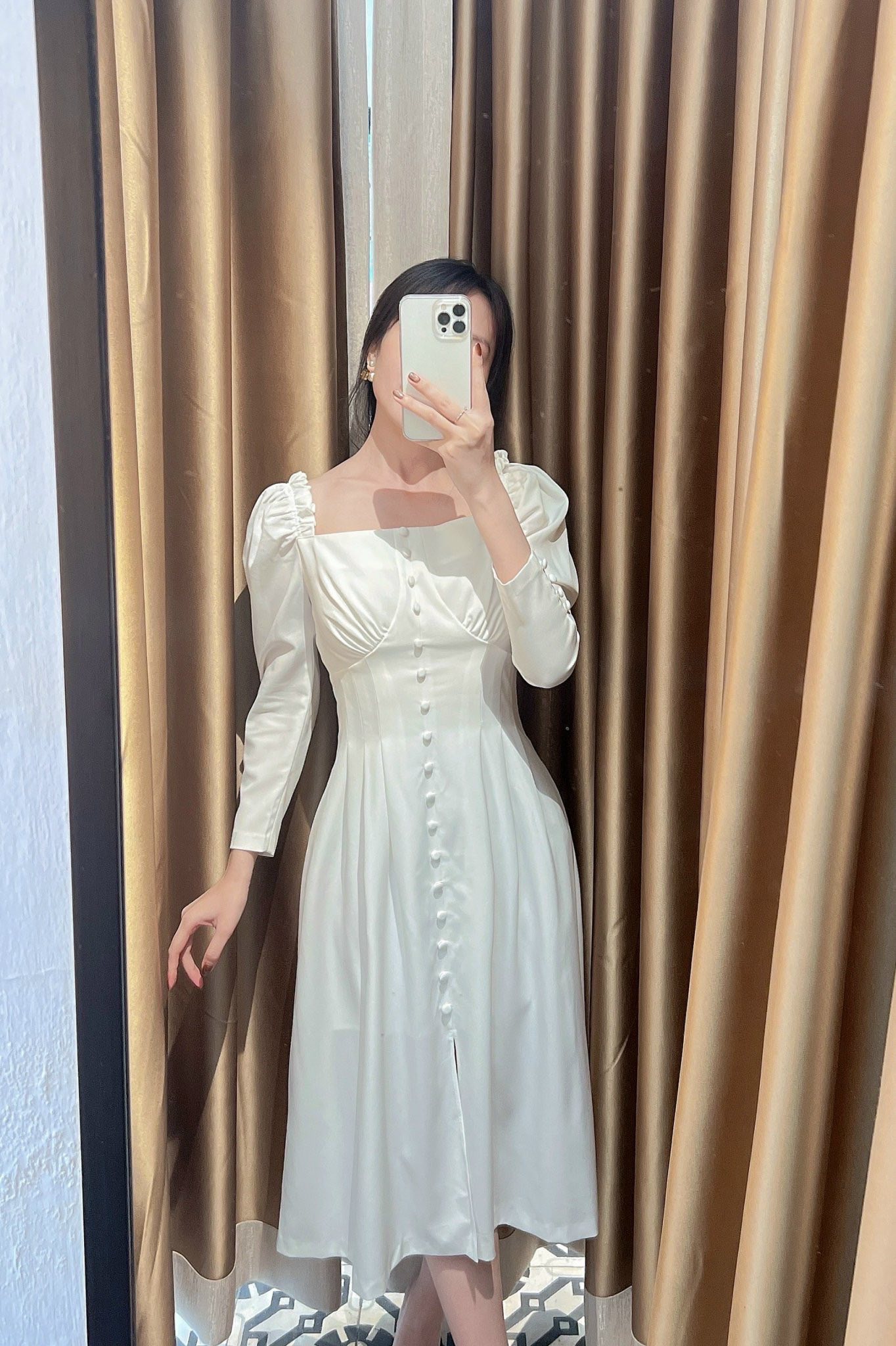 [🆕🇻🇳] Room 22 Studio – thương hiệu thời trang thiết kế cao cấp dành cho những người phụ nữ hiện đại 👕 Top1Fashion 👗  [𝐆𝐨́𝐜 𝐅𝐞𝐞𝐝𝐛𝐚𝐜𝐤]
Chiếc váy trắng thanh lịch, nhún vai nhẹ nhàng – vừa mặc đã thấy tôn dáng, dịu dàng hơn hẳn. Nhiều nàng còn nhắn lại: “Lên ảnh cực xinh, ai , shares-0✔️ , likes-1❤️️ , date-2025-09-11 03:07:57🇻🇳🇻🇳🇻🇳📰🆕