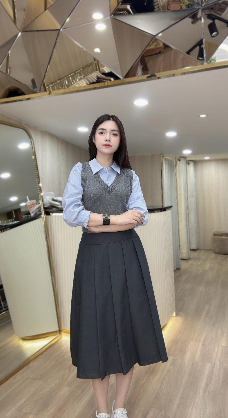 [🆕🇻🇳] Chảnh Shop – Thời trang, phụ kiện phái đẹp cao cấp 👕 Top1Fashion 👗  Mẫu chân váy này cả đen và ghi đều đẹp luôn ạ, xếp ly trẻ đẹp, độ dài vừa phải. Mã CVC1944
Áo hết hàng order ạ, mã áo AC1006Chảnh Shop 68a Phố Huế, Hà Nộ , shares-0✔️ , likes-85❤️️ , date-2025-09-13 03:35:37🇻🇳🇻🇳🇻🇳📰🆕