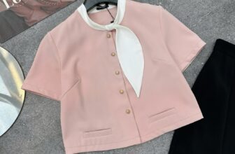 [🆕🇻🇳] Elsa Shop – shop thời trang nữ – Váy, quần áo thiết kế, chuyên thời trang công sở 👕 Top1Fashion 👗  Cứ gọi là quá hút mắt từ phom dáng , chất liệu đến đường may.
cả set tạo nên dáng vẻ chỉn chu nhưng không gò bó, thanh lịch mà vẫn đậm chất hiện đại, mang , shares-1✔️ , likes-5❤️️ , date-2025-09-13 15:01:20🇻🇳🇻🇳🇻🇳📰🆕