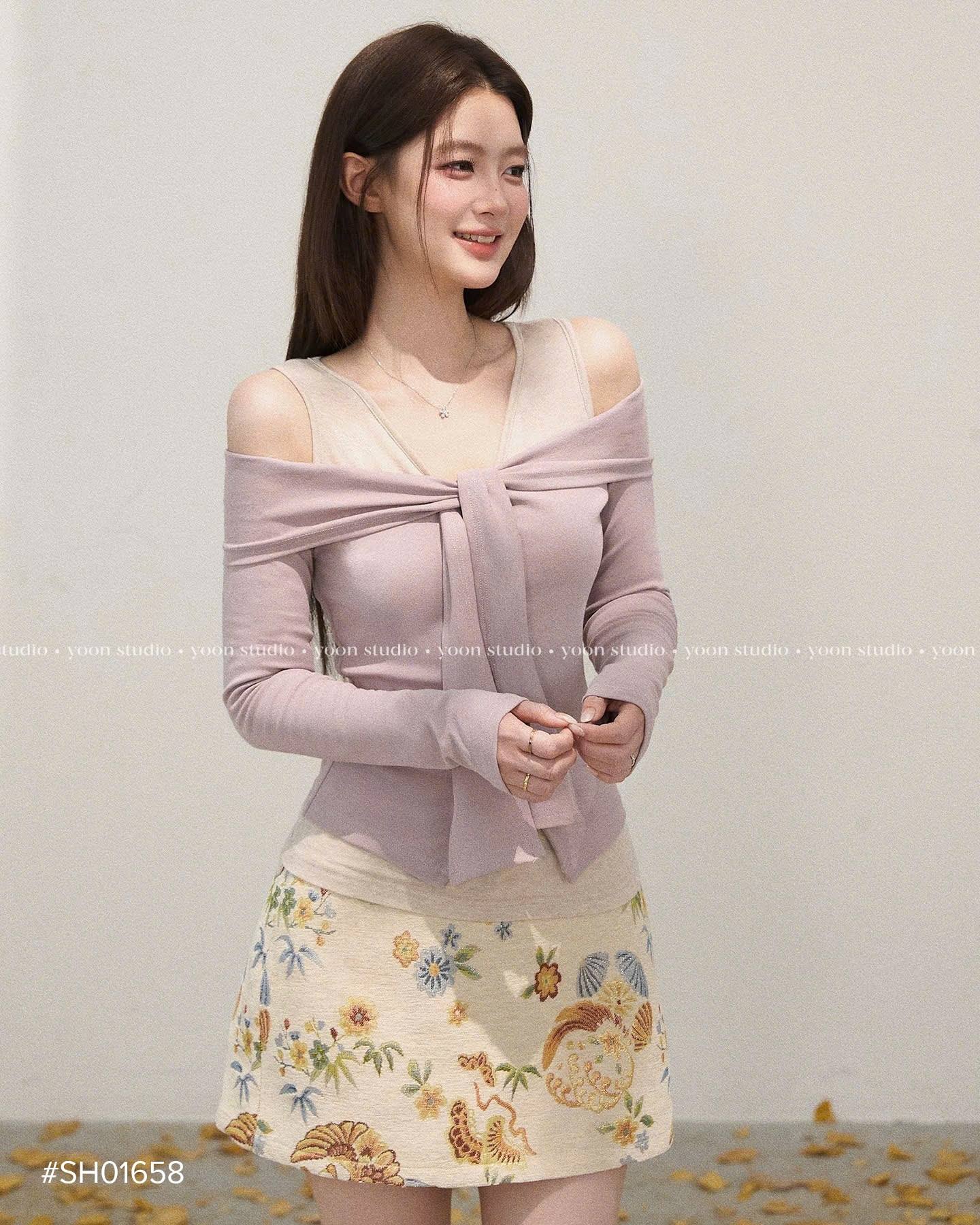 [🆕🇻🇳] Yoon Studio – Cửa hàng quần áo 👕 Top1Fashion 👗  Đi đâu cũng ghi điểm với Lisa TopÁo dáng ôm nhẹ, chất vải mềm mịn cùng thiết kế hở vai tinh tế giúp tôn trọn nét nữ tính và cuốn hút. Điểm nhấn thắt nơ  , shares-0✔️ , likes-0❤️️ , date-2025-09-14 16:47:42🇻🇳🇻🇳🇻🇳📰🆕
