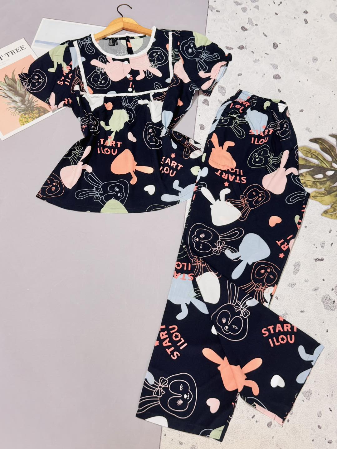 [🆕🇻🇳] Đồ bộ vnxk f21 tole & kate 👕 Top1Fashion 👗   ĐỒ BỘ DÀI TIỂU THƯ – NỮ TÍNH, DỊU DÀNG
Thoải mái mặc ở nhà nhưng vẫn giữ được nét duyên dáng, thanh lịch.
Chất liệu tole lanh thoáng mát, kiểu dáng dài t , shares-0✔️ , likes-2❤️️ , date-2025-09-11 15:14:52🇻🇳🇻🇳🇻🇳📰🆕