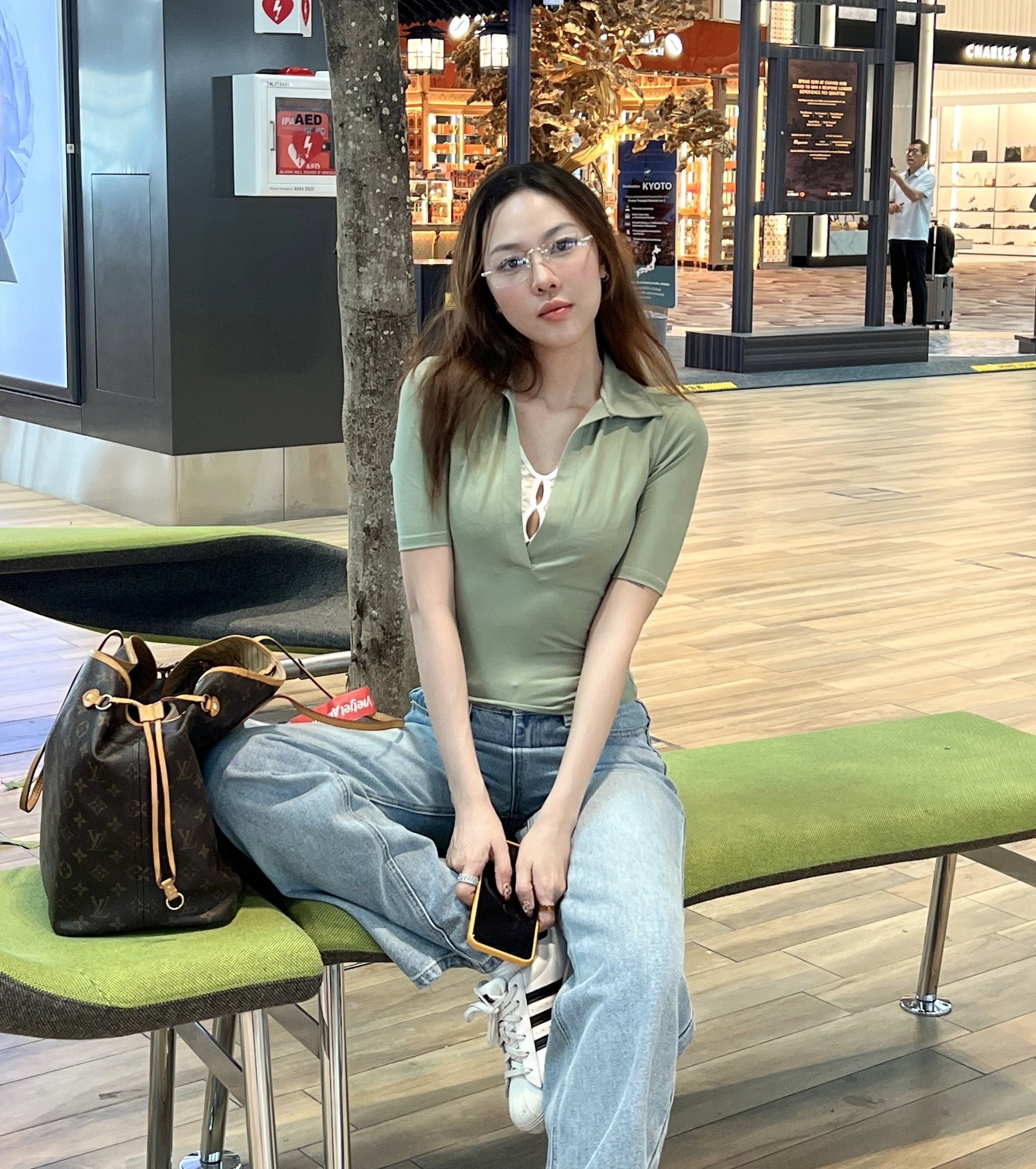 [🆕🇻🇳] 𝐅𝐞𝐥𝐢𝐳𝐚 – Bring your Sexy back 👕 Top1Fashion 👗  Feliza New InEm áo mới với phần cổ polo thanh lịch kết hợp khoét V sâu vừa sexy vừa sangGiữa ngực đính ren trắng giúp tạo điểm nhấn thú vị mà còn che khéo  , shares-0✔️ , likes-5❤️️ , date-2025-09-10 23:00:45🇻🇳🇻🇳🇻🇳📰🆕