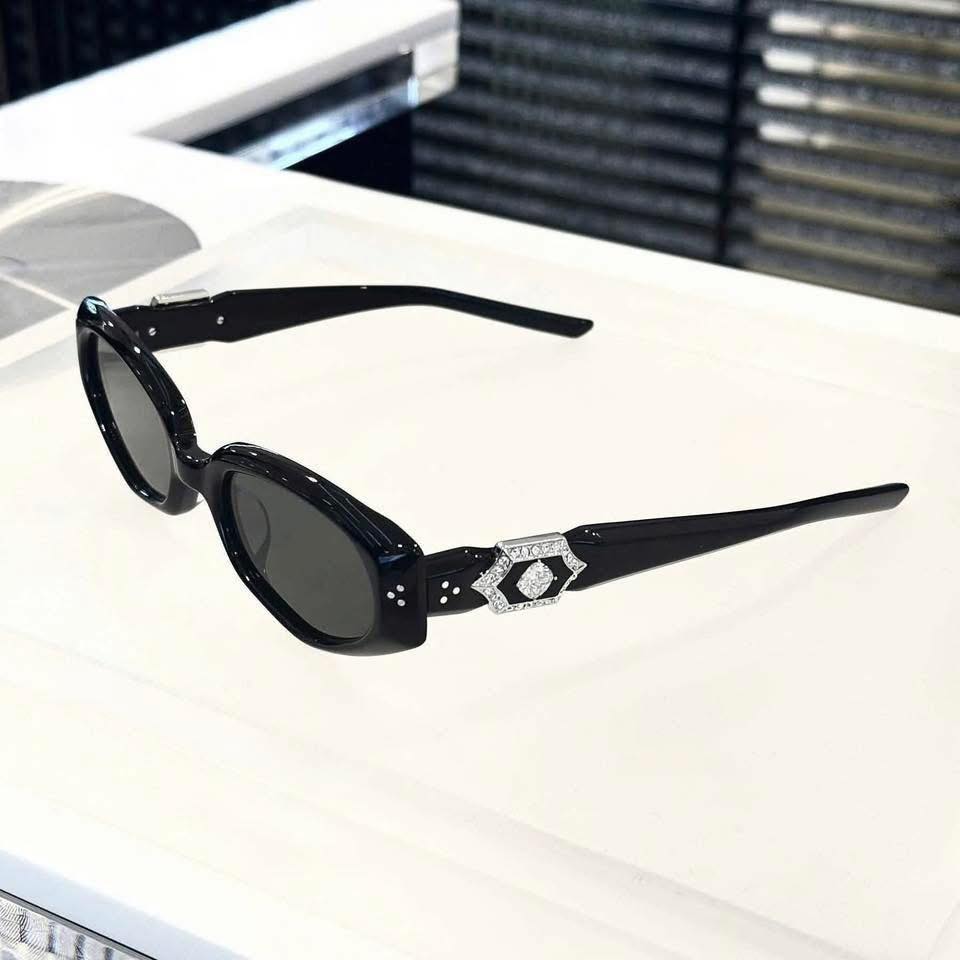 [🆕🇻🇳] Enni – Thời Trang Xuất Khẩu 👕 Top1Fashion 👗  SIÊU ĐẸP FULL BOXKính Vegax – 2025 Jewelry Collection của bộ sưu tập mới nhất của G..M vừa được ra mắt em đáp sẵn.Lens: 54-20-145New full box và  , shares-0✔️ , likes-0❤️️ , date-2025-09-12 19:08:43🇻🇳🇻🇳🇻🇳📰🆕