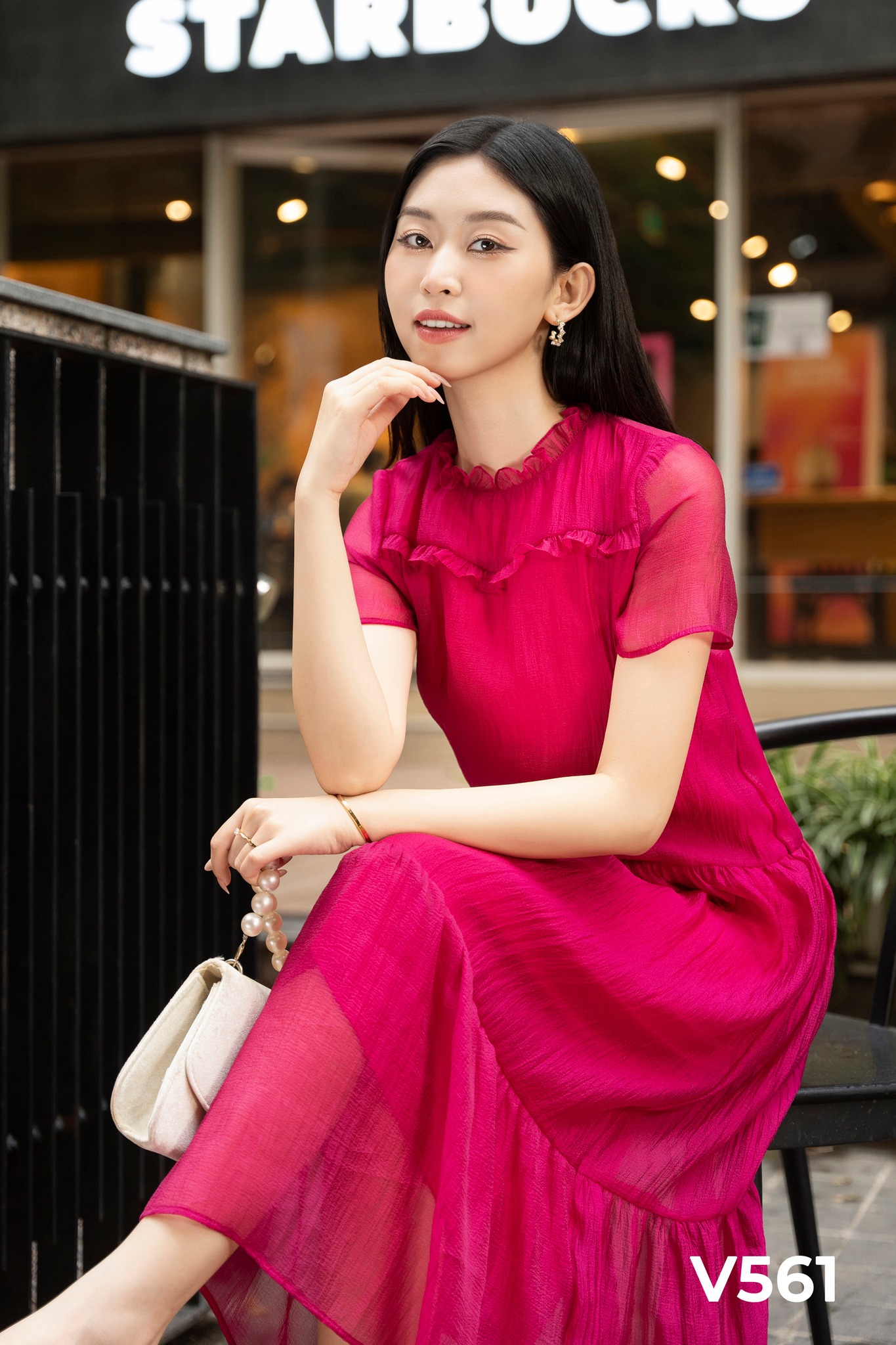 [🆕🇻🇳] ANN SARA – Thời trang hạnh phúc 👕 Top1Fashion 👗  𝑅𝑎𝑑𝑖𝑎𝑛𝑡, 𝑠𝑤𝑒𝑒𝑡, 𝑎𝑛𝑑 𝑢𝑡𝑡𝑒𝑟𝑙𝑦 𝑐𝑎𝑝𝑡𝑖𝑣𝑎𝑡𝑖𝑛𝑔 – 𝑗𝑢𝑠𝑡 𝑜𝑛𝑒 𝑏𝑒𝑎𝑢𝑡𝑖𝑓𝑢𝑙 𝑑𝑟𝑒𝑠𝑠 𝑖𝑠 𝑎𝑙𝑙 𝑖𝑡 𝑡𝑎𝑘𝑒𝑠 𝑓𝑜𝑟 𝑦𝑜𝑢 𝑡𝑜 𝑠ℎ𝑖𝑛𝑒 𝑤𝑖𝑡ℎ 𝑐𝑜𝑛𝑓𝑖𝑑𝑒𝑛𝑐𝑒 𝑎𝑛𝑦𝑡𝑖𝑚𝑒, 𝑎𝑛𝑦𝑤ℎ𝑒𝑟𝑒.
Rạng rỡ, ngọt ngào v , shares-0✔️ , likes-9❤️️ , date-2025-09-13 04:28:42🇻🇳🇻🇳🇻🇳📰🆕