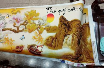 [🆕🇻🇳]  Thảo Quate Kids  (Quần Áo Trẻ Em)  🧑‍🧒❤️️👶⭐️ Nhà e có bức tranh đính đá này. Tính đính treo nhà mẹ e, mà nhà chật,tranh ảnh cũg sắp kín nhà rồi.
Tranh làm xong cỡ hơn năm rồi,cất chưa đóng khung. Keo, , shares-0✔️ , likes-10❤️️ , date-2025-09-14 05:36:18🇻🇳🇻🇳🇻🇳📰🆕