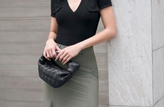 [🆕🇻🇳] BUSY – Cửa hàng quần áo nữ 👕 Top1Fashion 👗  Những ngày bận rộn sẽ nhẹ nhàng hơn – khi nàng bắt đầu với một outfit thoải mái và phù hợp.Chiếc áo cổ V tối giản nhưng có điểm nhấn tinh tế – vừa đủ tha , shares-0✔️ , likes-45❤️️ , date-2025-09-14 17:25:11🇻🇳🇻🇳🇻🇳📰🆕