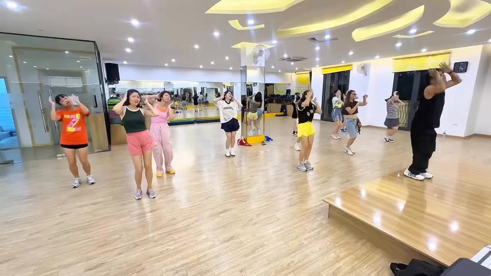 [🆕🇻🇳] The Leader Fitness & Yoga – Huấn luyện thể thao & thể hình 🧘 Top1Yoga 🤸🏻‍♀️  Zumba – vừa tập vừa quẩy hết mình 

Âm nhạc sôi động  – Vũ điệu bùng nổ  – Năng lượng tràn đầy 
Chỉ cần bước vào lớp Zumba tại The Leader Fitness, mọi căn , shares-0✔️ , likes-8❤️️ , date-2025-09-15 21:13:01🇻🇳🇻🇳🇻🇳📰🆕