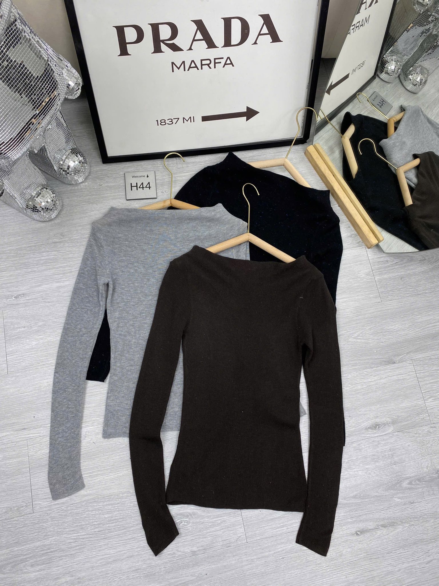 [🆕🇻🇳] Nguyễn Thanh Bình Store – Boong Shop – kinh doanh các mặt hàng thời trang mặc nhà – hàng VNXK 👕 Top1Fashion 👗  Áo len nũ trễ vai xinh xỉu e sẵn nha
3 màu: xanh than, ghi và nâu
, shares-1✔️ , likes-0❤️️ , date-2025-09-15 06:07:25🇻🇳🇻🇳🇻🇳📰🆕