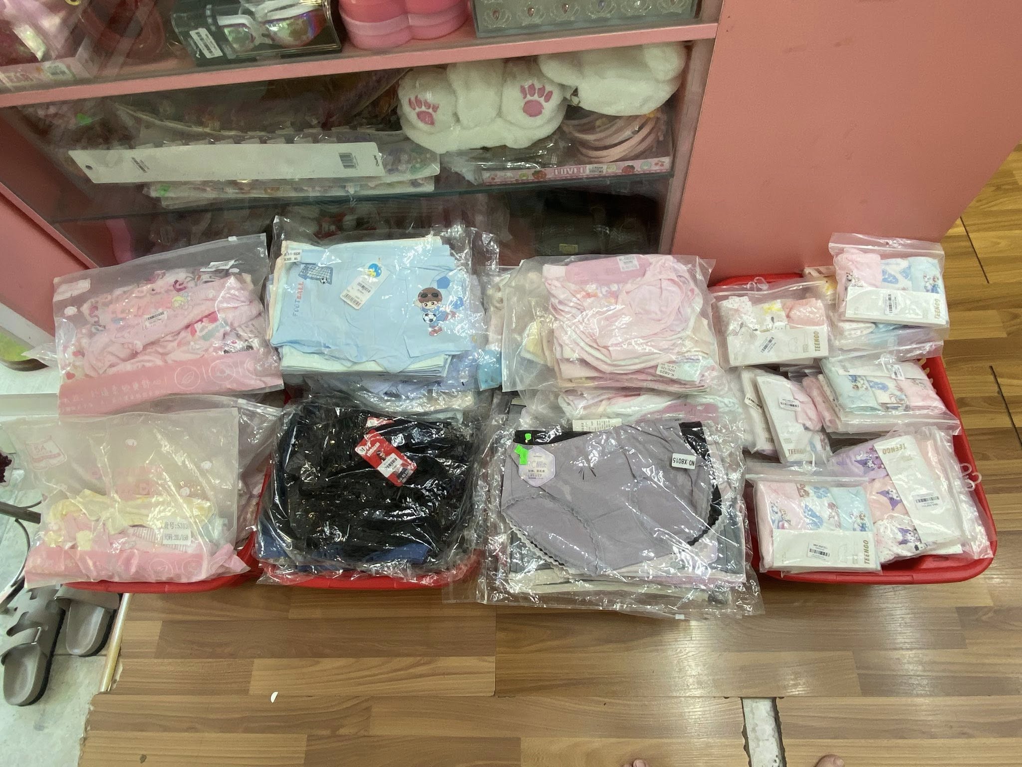 [🆕🇻🇳]  Linh Vit – Chuyên Quần Áo, giày dép , phụ kiện trẻ em từ 1-16 tuổi 🧑‍🧒❤️️👶⭐️ Chip chip của zai và gái nhà e lúc nào cũng sẵn đủ sz nha. Cần sz gì ới e gửi ảnh ạ 
 , shares-1✔️ , likes-7❤️️ , date-2025-09-16 16:24:33🇻🇳🇻🇳🇻🇳📰🆕