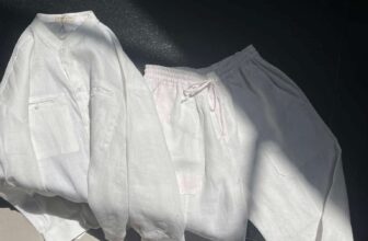 [🆕🇻🇳] Hoàng Thị – Ở đây luôn có những outfit thanh lịch, tối giản, hiện đại dành cho nàng 👕 Top1Fashion 👗  Chị đã có chiếc áo cổ trụ nào trong tủ đồ của mình chưa ạ? Form áo mềm mại hơn với chi tiết túi mổ, phần cổ đượ cân đối để lên dáng áo có độ mềm mại. Mẫu n , shares-1✔️ , likes-23❤️️ , date-2025-09-13 15:34:33🇻🇳🇻🇳🇻🇳📰🆕