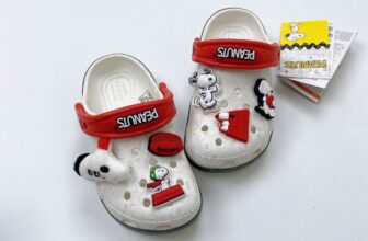 [🆕🇻🇳] À ơi baby – Đồ em bé, Đồ trẻ em 🧑‍🧒❤️️👶⭐️ Dép sục crocs PEANUTS snoopy màu trắng đỏ kèm charm 3D như hình
Siêu phẩm dép sục cho bé (hàng xuất dư chuẩn, ảnh shop tự chụp 100%)
Dép sục lớp đế có hình , shares-0✔️ , likes-0❤️️ , date-2025-09-18 16:13:52🇻🇳🇻🇳🇻🇳📰🆕