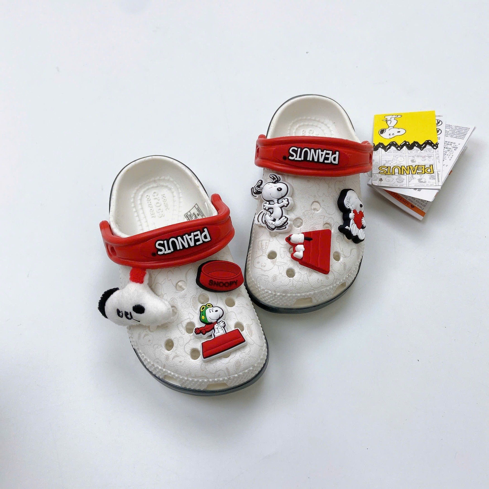 [🆕🇻🇳] À ơi baby – Đồ em bé, Đồ trẻ em 🧑‍🧒❤️️👶⭐️ Dép sục crocs PEANUTS snoopy màu trắng đỏ kèm charm 3D như hình
Siêu phẩm dép sục cho bé (hàng xuất dư chuẩn, ảnh shop tự chụp 100%)
Dép sục lớp đế có hình , shares-0✔️ , likes-0❤️️ , date-2025-09-18 16:13:52🇻🇳🇻🇳🇻🇳📰🆕