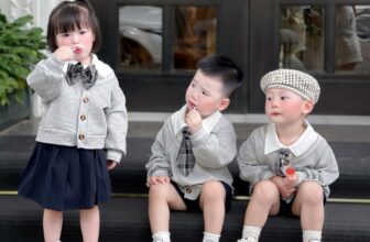 [🆕🇻🇳] Baby Closet – Đồ trẻ em 🧑‍🧒❤️️👶⭐️ Set 4 chi tiết cho các bạn nhỏ đi học nè
Bé trai #179k/ set (Áo tay dài-khoác-quần-cà vạt)
Bé gái #189k/ set (Áo tay dài-khoác-chân váy-nơ)Bảng size  , shares-0✔️ , likes-2❤️️ , date-2025-09-19 21:12:45🇻🇳🇻🇳🇻🇳📰🆕