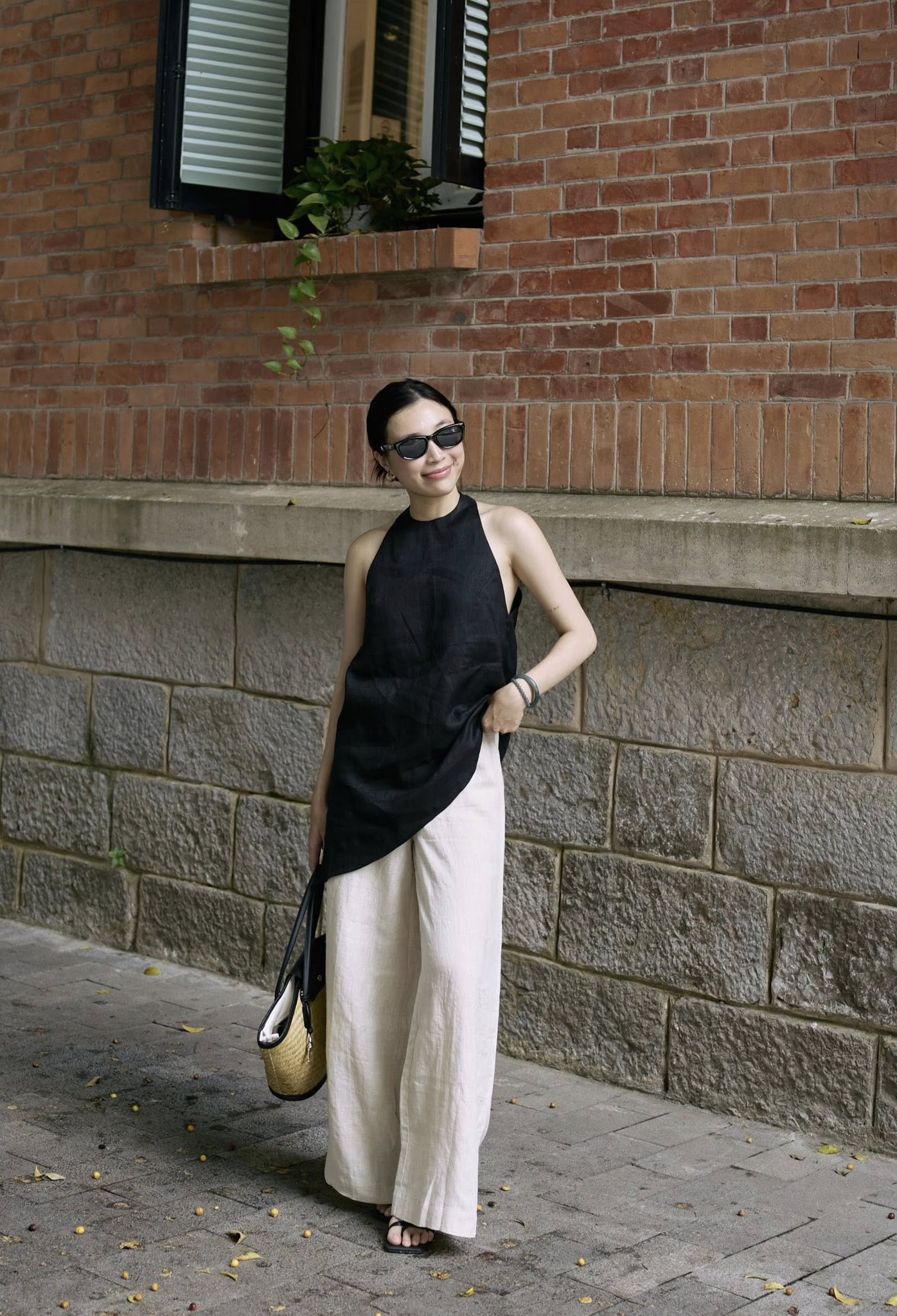 [🆕🇻🇳] OnmeLocal – 𝐒𝐨𝐦𝐞𝐭𝐡𝐢𝐧𝐠 𝐀𝐛𝐨𝐮𝐭 𝐋𝐢𝐧𝐞𝐧 𝐁𝐲 𝐎𝐍𝐌𝐄. 👕 Top1Fashion 👗  Chiếc áo yếm màu đen phối cùng quần ống suông là sự kết hợp tinh tế giữa vẻ đẹp truyền thống và phong cách hiện đại.Phom dáng được Onme cắt may tỉ mỉ, c , shares-4✔️ , likes-33❤️️ , date-2025-09-18 03:58:47🇻🇳🇻🇳🇻🇳📰🆕