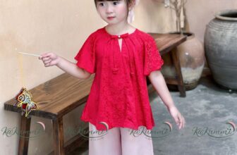 [🆕🇻🇳] KAKUMMI là thương hiệu VN hàng đầu thiết kế & sản xuất áo thời trang cho bé 😎❤️️⭐️ Áo xinh trong trăng biếc,
Bé cười như hoa tươi.Thông tin sản phẩm: Set bộ Minh Lan ST531 Kakummi
– Chất liệu:
+ Áo: Lụa vân hoa cao cấp, mềm mại
+ Qu , shares-1✔️ , likes-7❤️️ , date-2025-09-24 21:01:23🇻🇳🇻🇳🇻🇳📰🆕