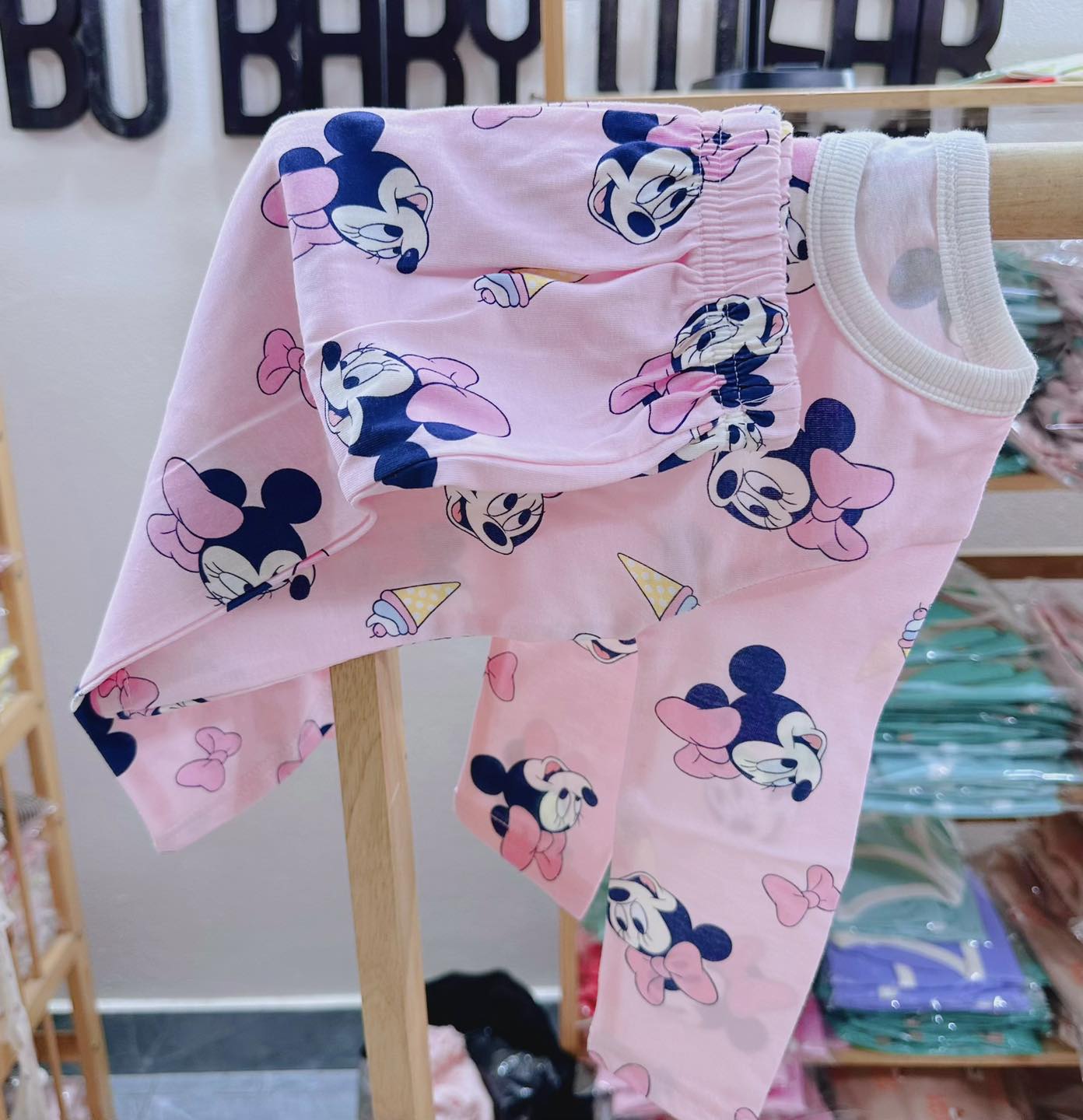 [🆕🇻🇳]  BU BABY WEAR – Đồ em bé – Đồ trẻ em 🧑‍🧒❤️️👶⭐️ MÀU NÀO CŨNG ĐẸP. 
Chất thì quá tuyệt 
Xs 8-12.5KG
S 12.5-15kg 
M: 15-18KG+5K
L: 18-22KG+5k 
XL: 22-26.5kg +5K 
105K bộ. Full 3 bộ đồng giá luôn 295K
 , shares-0✔️ , likes-15❤️️ , date-2025-09-18 23:59:51🇻🇳🇻🇳🇻🇳📰🆕